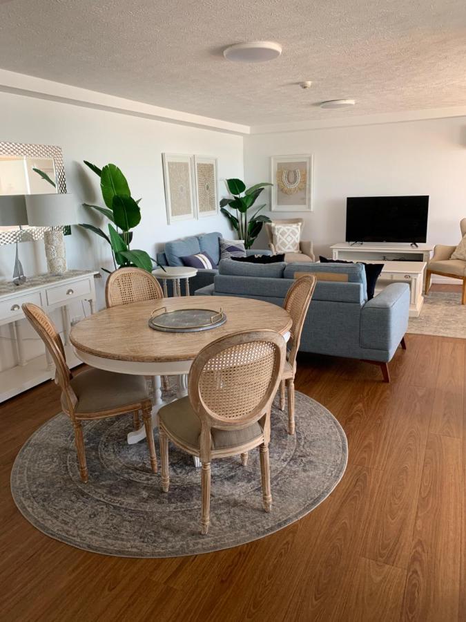 Pacific Regis Beachfront Holiday Apartments Gold Coast Dış mekan fotoğraf