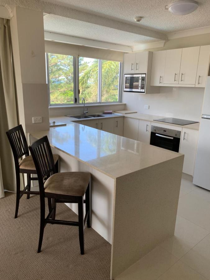 Pacific Regis Beachfront Holiday Apartments Gold Coast Dış mekan fotoğraf