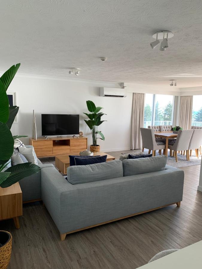 Pacific Regis Beachfront Holiday Apartments Gold Coast Dış mekan fotoğraf