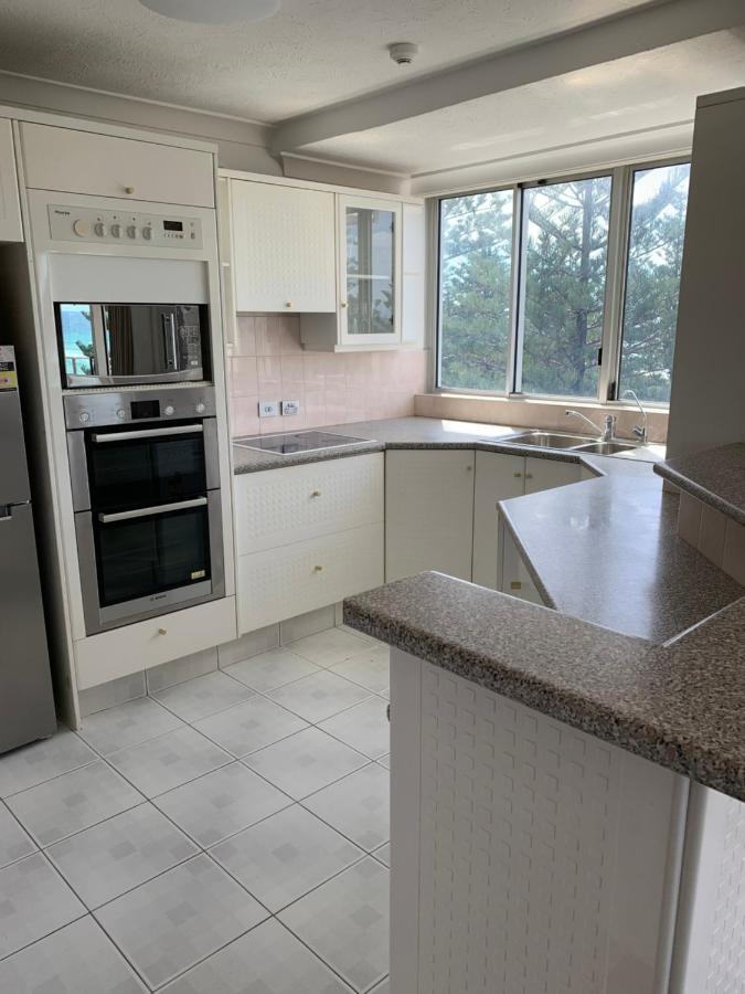 Pacific Regis Beachfront Holiday Apartments Gold Coast Dış mekan fotoğraf