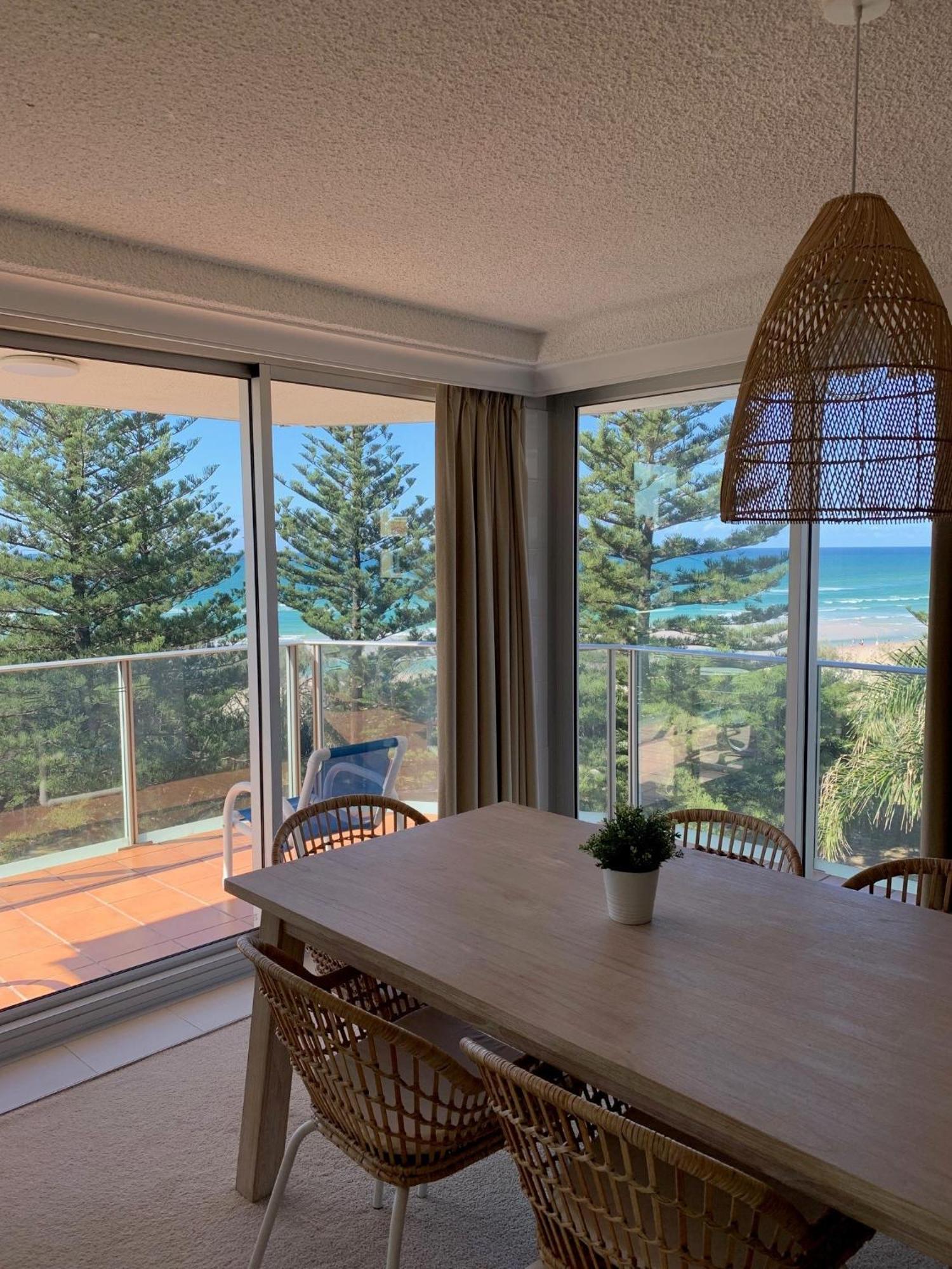 Pacific Regis Beachfront Holiday Apartments Gold Coast Dış mekan fotoğraf