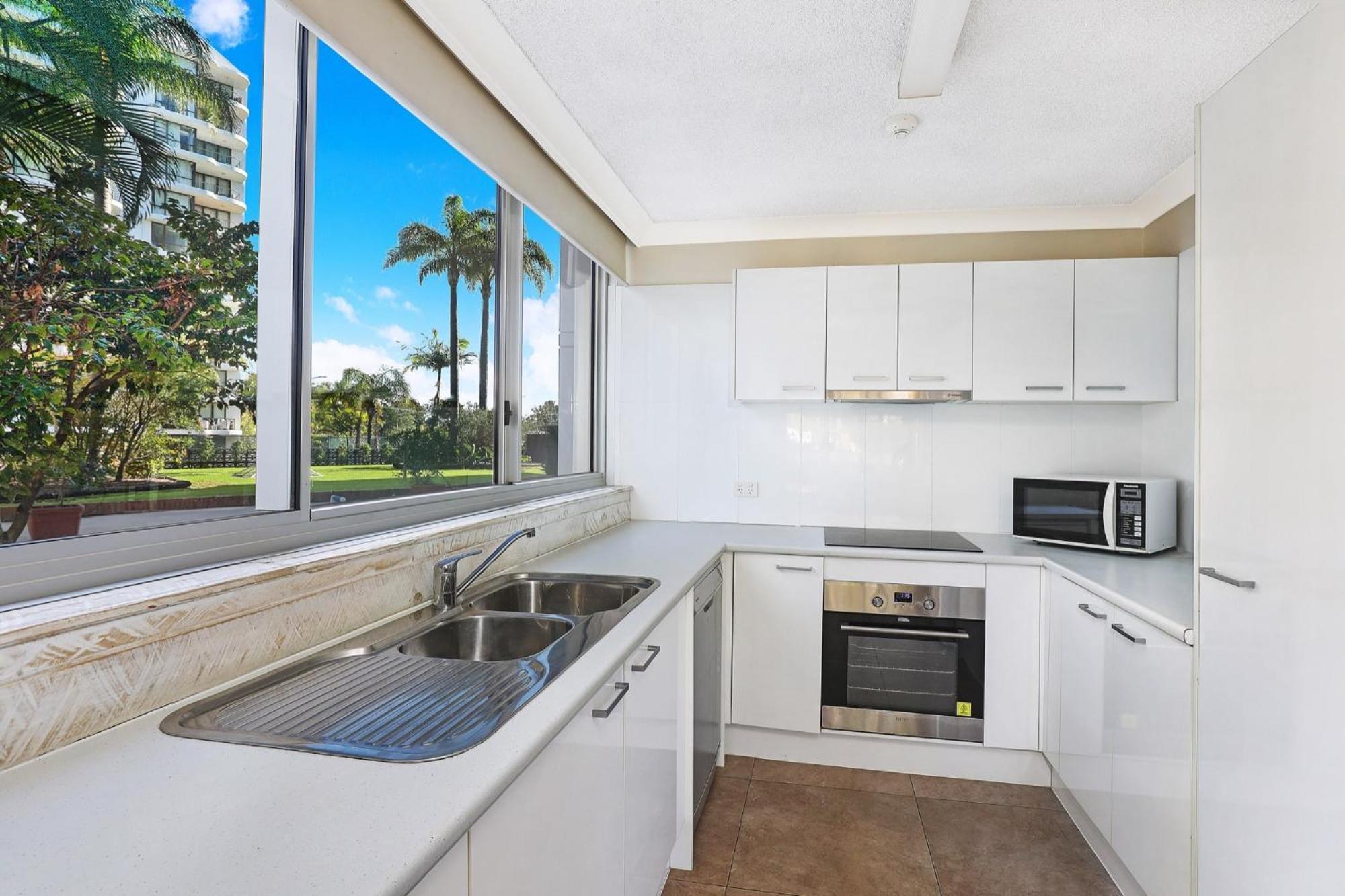 Pacific Regis Beachfront Holiday Apartments Gold Coast Dış mekan fotoğraf