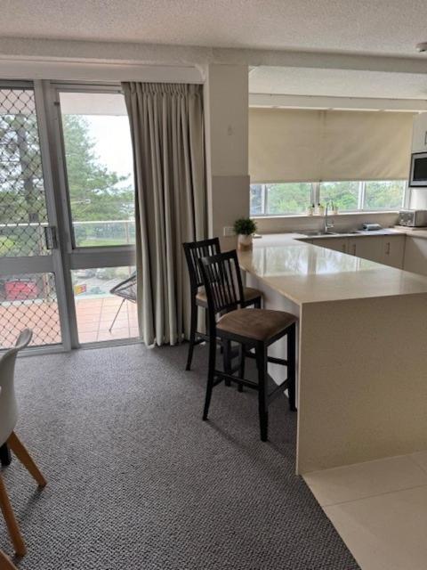 Pacific Regis Beachfront Holiday Apartments Gold Coast Dış mekan fotoğraf