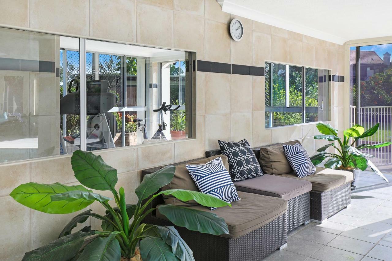 Pacific Regis Beachfront Holiday Apartments Gold Coast Dış mekan fotoğraf