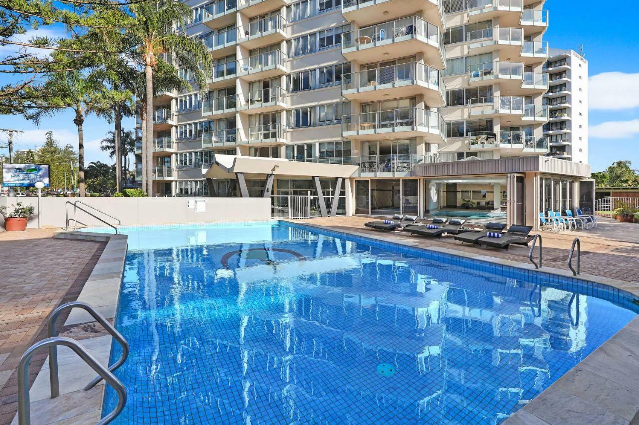 Pacific Regis Beachfront Holiday Apartments Gold Coast Dış mekan fotoğraf